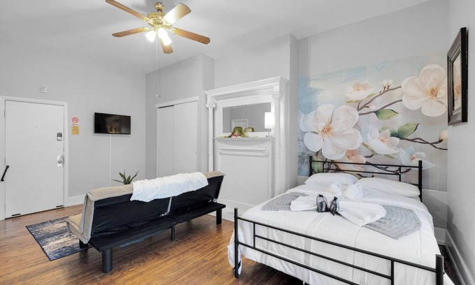 Spruce Hill Apartment | Urban quaint flat @UPenn