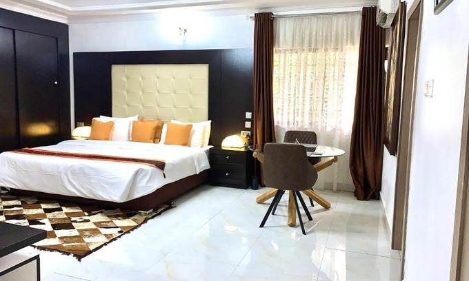 Maitama Hotel | UrbaN RootZ
