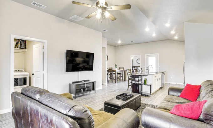 Lubbock House | 'Urbana Cabana:' Modern Home 8 Mi to Texas Tech!