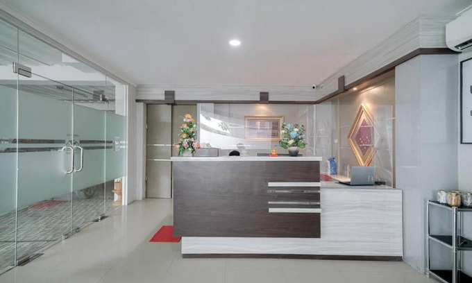 Palembang Hotel | Urbanview Hotel Bari Syariah Palembang By RedDoorz