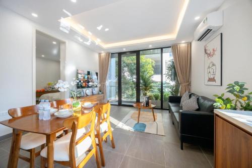 Nhat Tan Apartment | Urchin Apartment