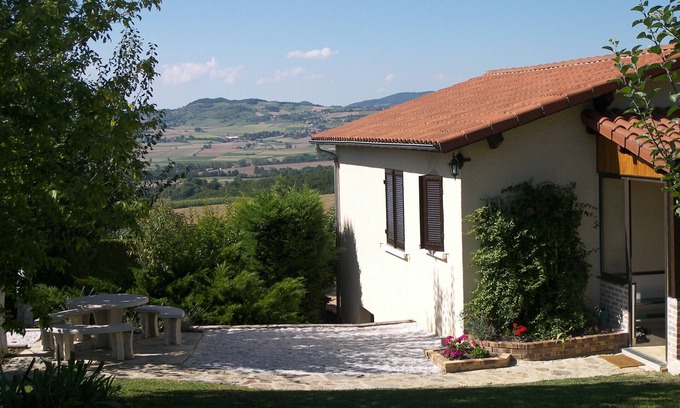 Usson House | Usson, quiet quiet village, for rent comfortable house, superb view.