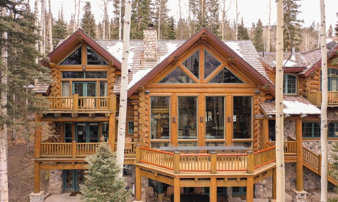 Mountain Village Cabin | Ute Lodge by Avantstay Cozy Expansive Mountain Home Close to the Slopes!
