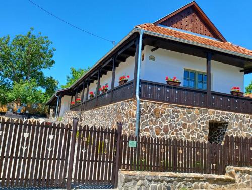 Holloko Apartment | Várlak Hollőkőn Vendégház