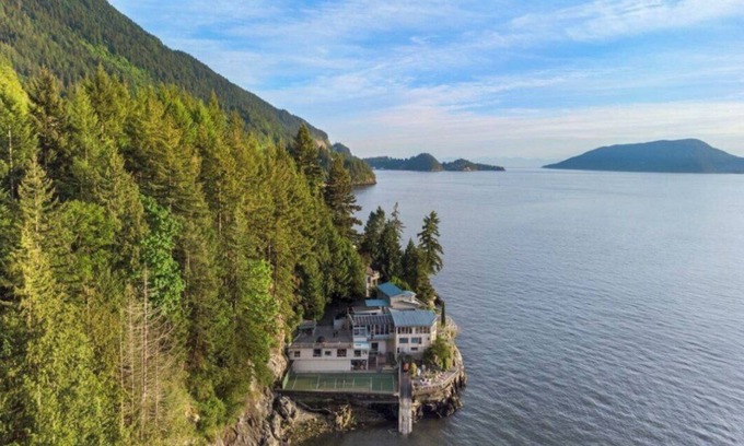 Vancouver House | V&P Ocean front villa