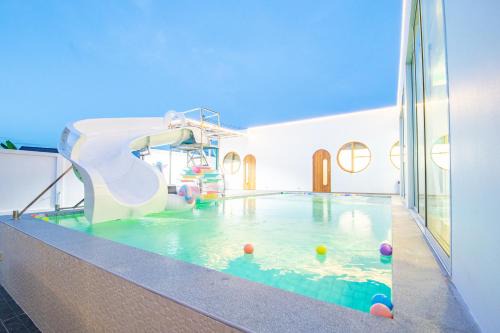 Sattahip Villa | V Pool Villa Sattahip