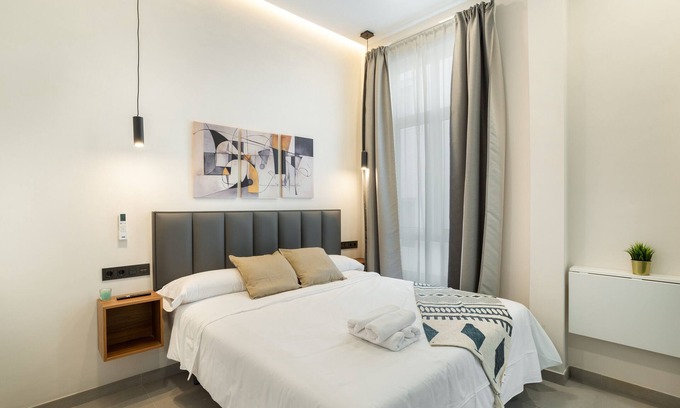 Las Palmas de Gran Canaria Apartment | Vacation Studio 'Estudio Exterior 2' with Shared Terrace, Wi-Fi and Air Conditioning