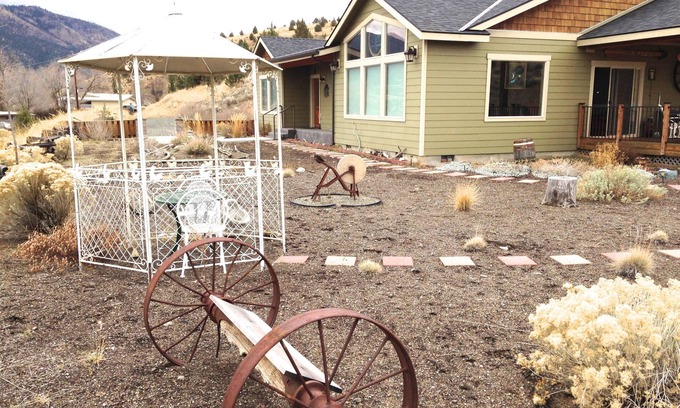 John Day Ski Chalet | Vacation and Business Get-A-Way/Lay-Over