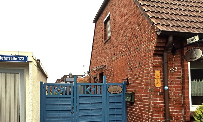 Wilhelmshaven Apartment | Vacation apartment "Seehund-Lilly" in the north of Wilhelmshaven in Voslapp