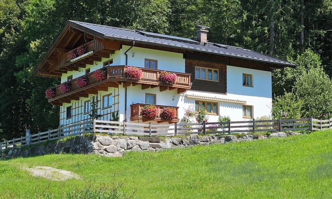 Schoenau am Koenigssee Apartment | Vacation apartment 60 sqm. In the heart of Schönau with a magnificent view of the Watzmann.