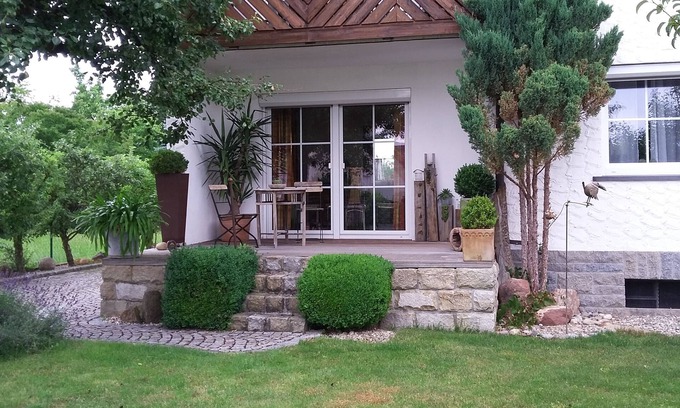 Karlburg Apartment | Vacation apartment 80 m² in the beautiful Main valley, large garden with seating