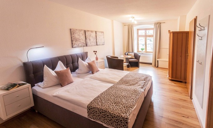 Klosterlangheim Apartment | Vacation apartment (57sqm) incl. WLAN and parking space