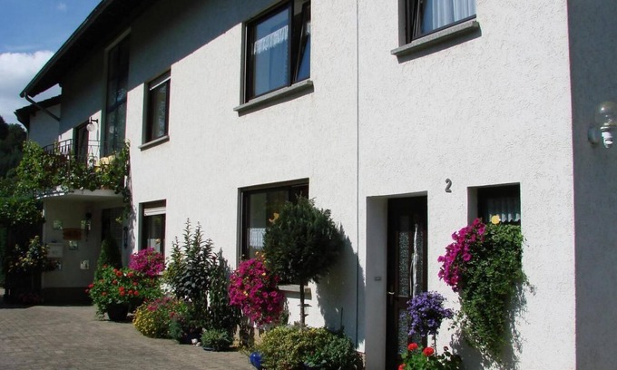 Schutz Apartment | Vacation apartment Hunz - FeWo 1