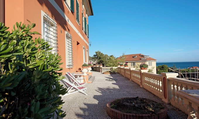 Varazze Apartment | Vacation Apartment Trilocale in villa vista mare Apt 2 with Sea View