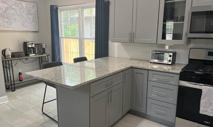 Atlanta House | Vacation Getaway! ❤️ of Atlanta steps to HBCU’s, Benz Stadium, State Farm Arena