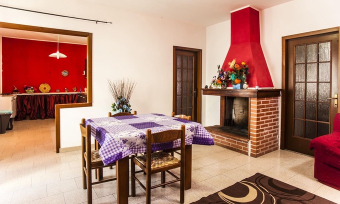 San Giovanni Suergiu House | Vacation Home Casa Lucia with A/C & Balcony