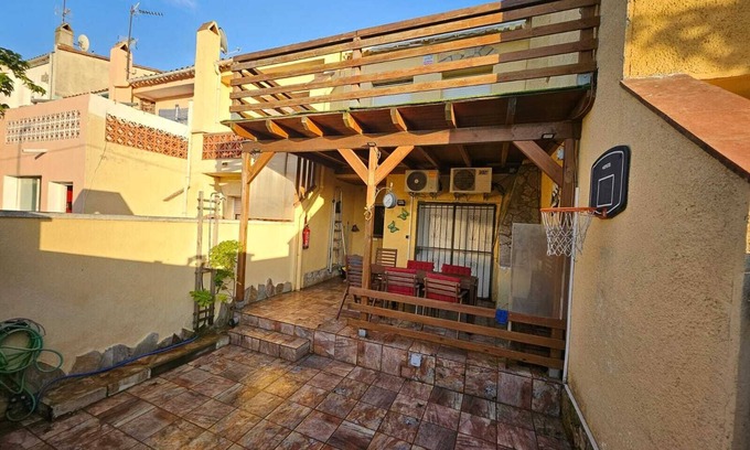 Castello d'Empuries House | Vacation Home "Casa Empuriabrava Con Terraza" with 2 Private Terraces & Private Garden