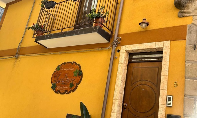 Motta Camastra Apartment | Vacation home " Antico Borgo a passi dalle Gole Alcantara" apartment NOCE