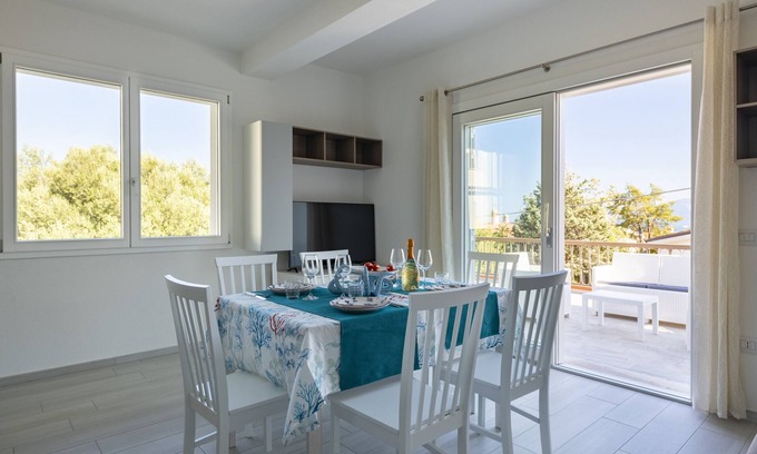 Cala Gonone House | Vacation Home "Cala Gonone 2 near the Beach with Sea & Mountain View, Wi-Fi & Terrace