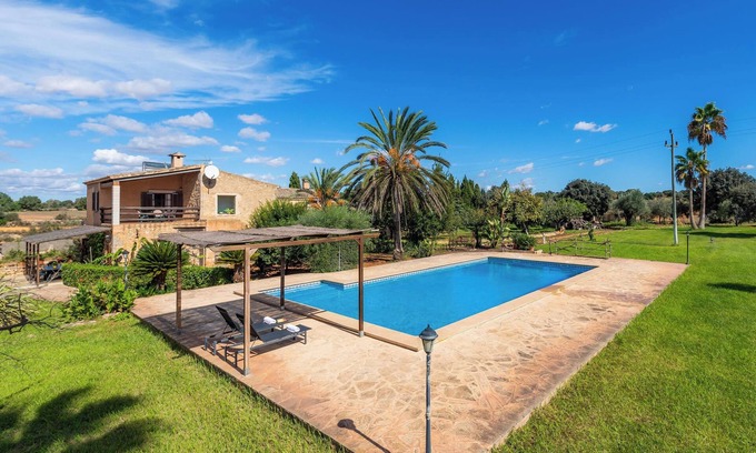 Felanitx House | Vacation Home 'Cas Casai' with Mountain View, Pool & Wi-Fi