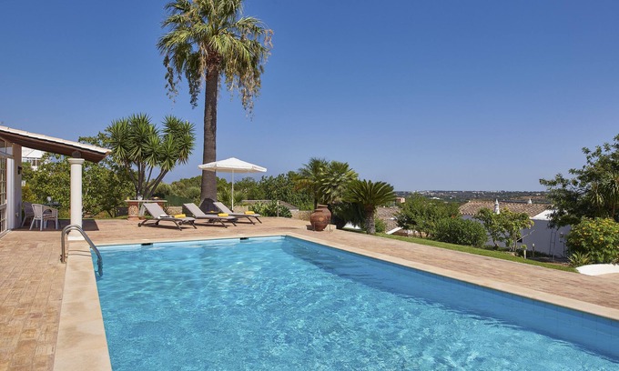 Moncarapacho e Fuseta House | Vacation Home Casa do Carmo with Pool, Wi-Fi, Garden & Terrace