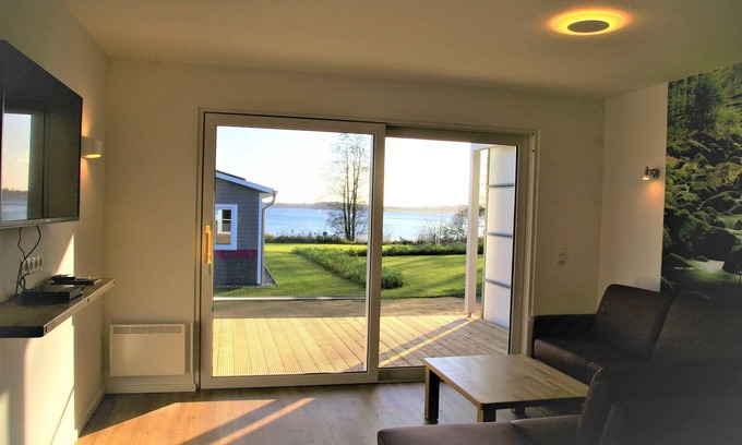 Klein Wittensee House | Vacation home I (77 m²) with lake view for up to 4 people