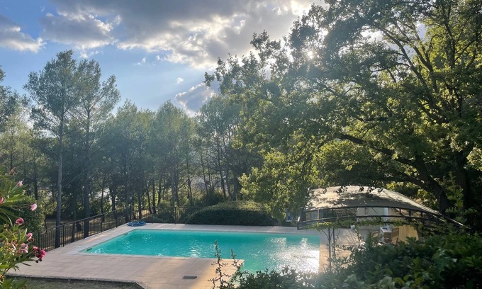 Gareoult Ski Chalet | Vacation home in Garéoult, a picturesque village in the south of France