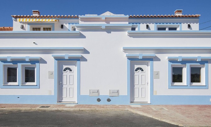 Cavaleiro House | vacation home near the beach