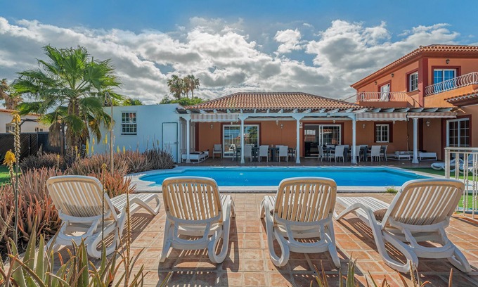 San Miguel de Abona House | Vacation Home 'Villa Mi Sol' with Private Pool, Private Terrace and Wi-Fi