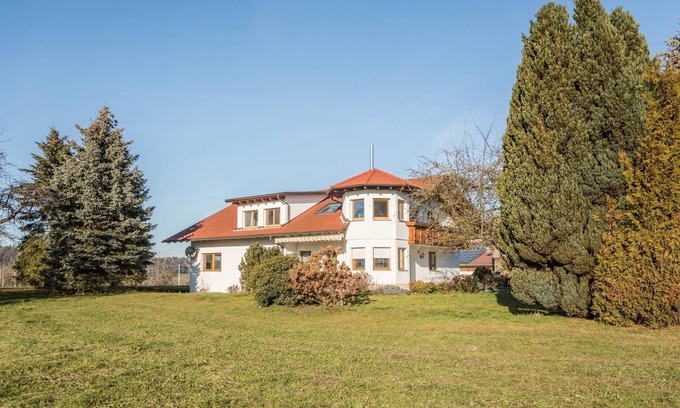 Achberg Apartment | Vacation in the Countryside - Apartment "Marschall" in Quiet Location with Horse Farm