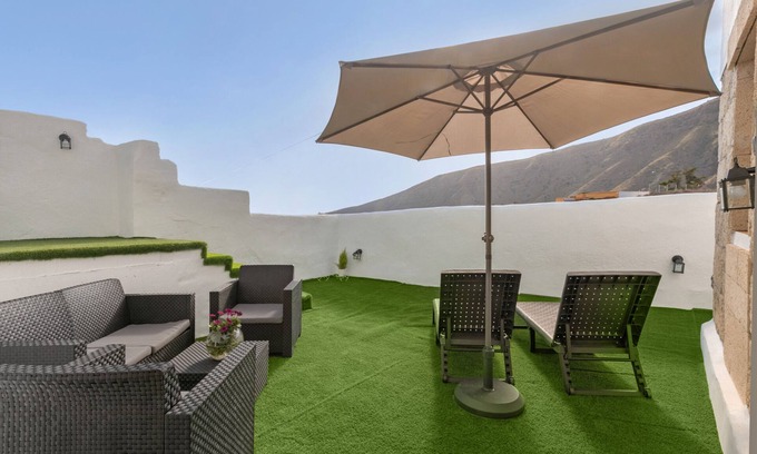 Guimar Apartment | Vacation Studio 'Hogar De Ireneo' with Sea View, Private Terrace and Wi-Fi