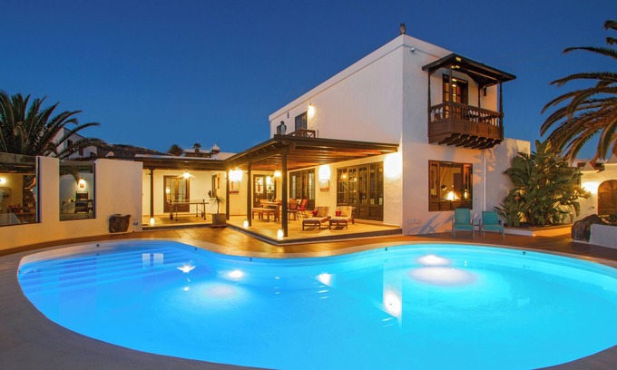 La Asomada Villa | Vacation Villa 'Haere Mai' with Sea View, Private Pool and Wi-Fi