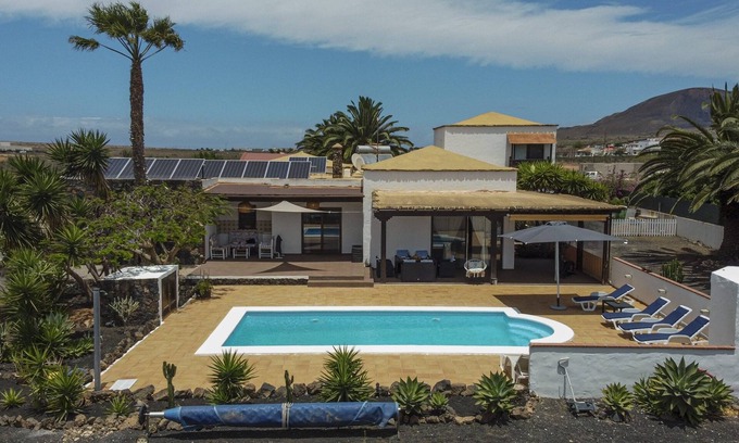 La Oliva Villa | Vacation Villa 'Sosha - Carpe Mundi' with Mountain View, Private Pool and Wi-Fi