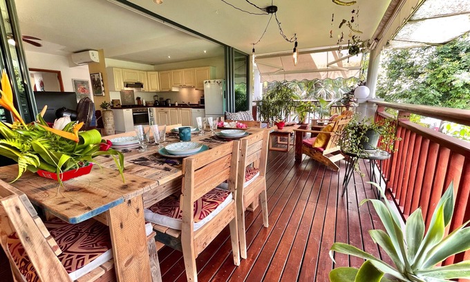 Punaauia Condo | Vaiava Beach Carlton- Tahiti - beachfront luxury residence & pool - 4 pers
