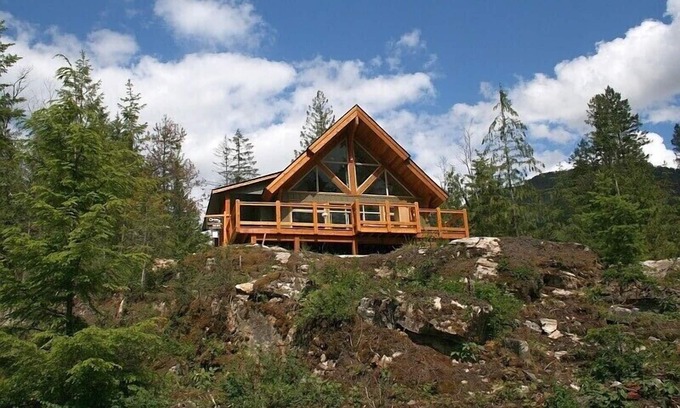 Silverton House | Valhalla Chalet Slocan Lake! Summer 2025 Avails! Ask for Winter Spring Specials!