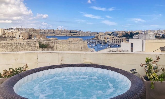Kalkara Apartment | Valletta and Grand Harbour Lookout SEA View BBQ