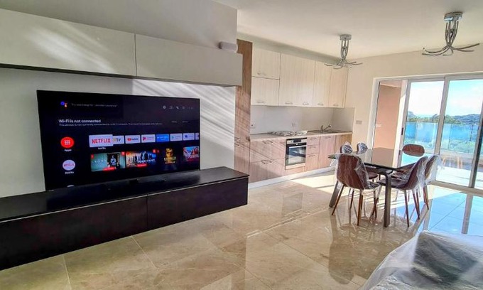 Qrendi Apartment | Valley View