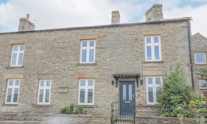West Witton Cottage | VALLEY VIEW, pet friendly, character holiday cottage in West Witton