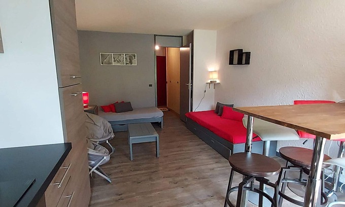 Les Avanchers-Valmorel Apartment | Valmorel: 33m² Apt, ski-in/ski-out, pets allowed