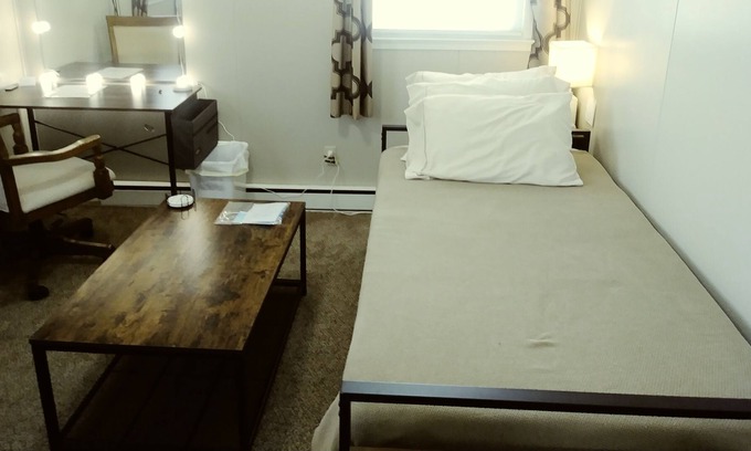 Laurel House | Value-minded Accommodations in Cozy Suburban Home