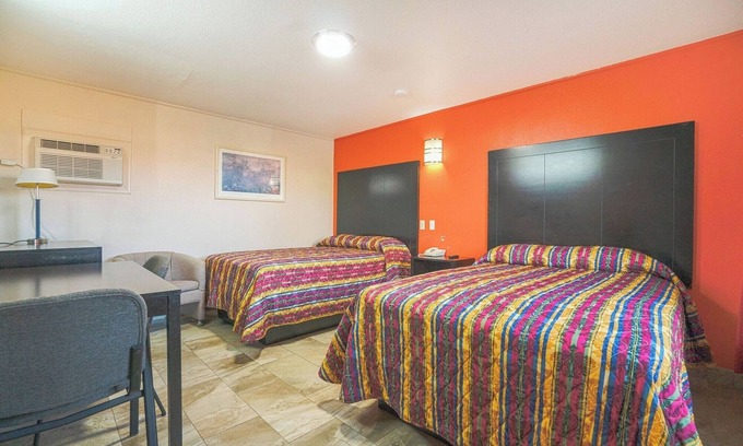 Weslaco Hotel | Value Room in Central Weslaco – Near Local Dining, Parks, and Attractions