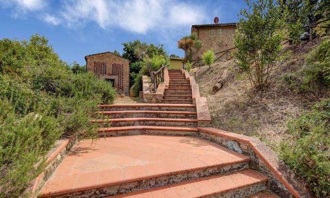 Gambassi Terme House | Varna Charm: Tuscan Getaway