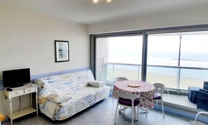 Les Sables d'Olonne Apartment | VENDEE GLOBE .FACE MER PLAGE LES SABLES D'OLONNE magnificent view. 2-3 persons