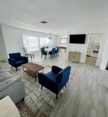 Venice Gardens House | Venice Lakefront Pool Home