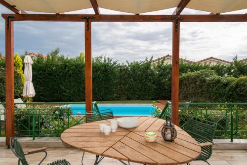 Pylos-Nestoras Apartment | Venus Villa with Private Pool, 2min to the Beach