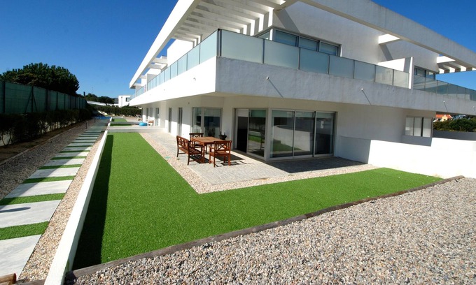 Pedra do Ouro Apartment | Verde - 2 bedroom apartment in complex with pool, play area and tennis court