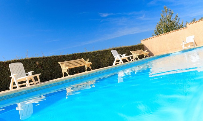 Barjols Apartment | VERMENTINO" APARTMENT SLEEPS 4 IN THE HEART OF A 120-HECT. WINE-GROWING ESTATE.