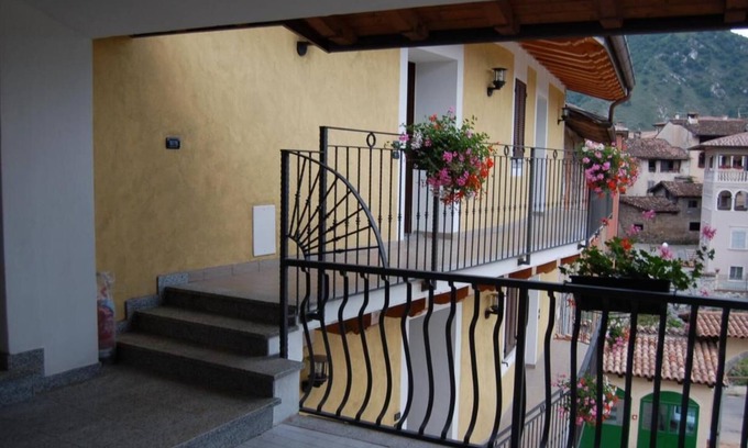 Sabbio Chiese Bed & Breakfast | Very Big Room in Agriturismo Rocca Dei Marchesi