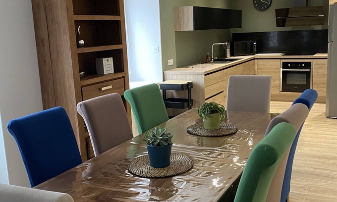 Granville Apartment | Very bright apartment (5-minute walk to the sea and town center)