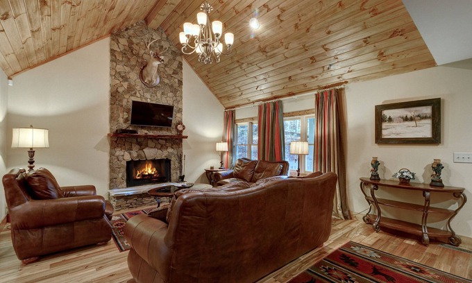 Glenville House | Very close to downtown Cashiers and just minutes away from Lake Glenville, Wi-Fi